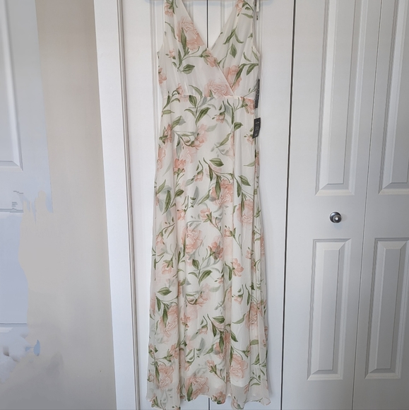 Lulus Romantic Possibilities white floral maxi dress- size large (fits like med) - Picture 2 of 11